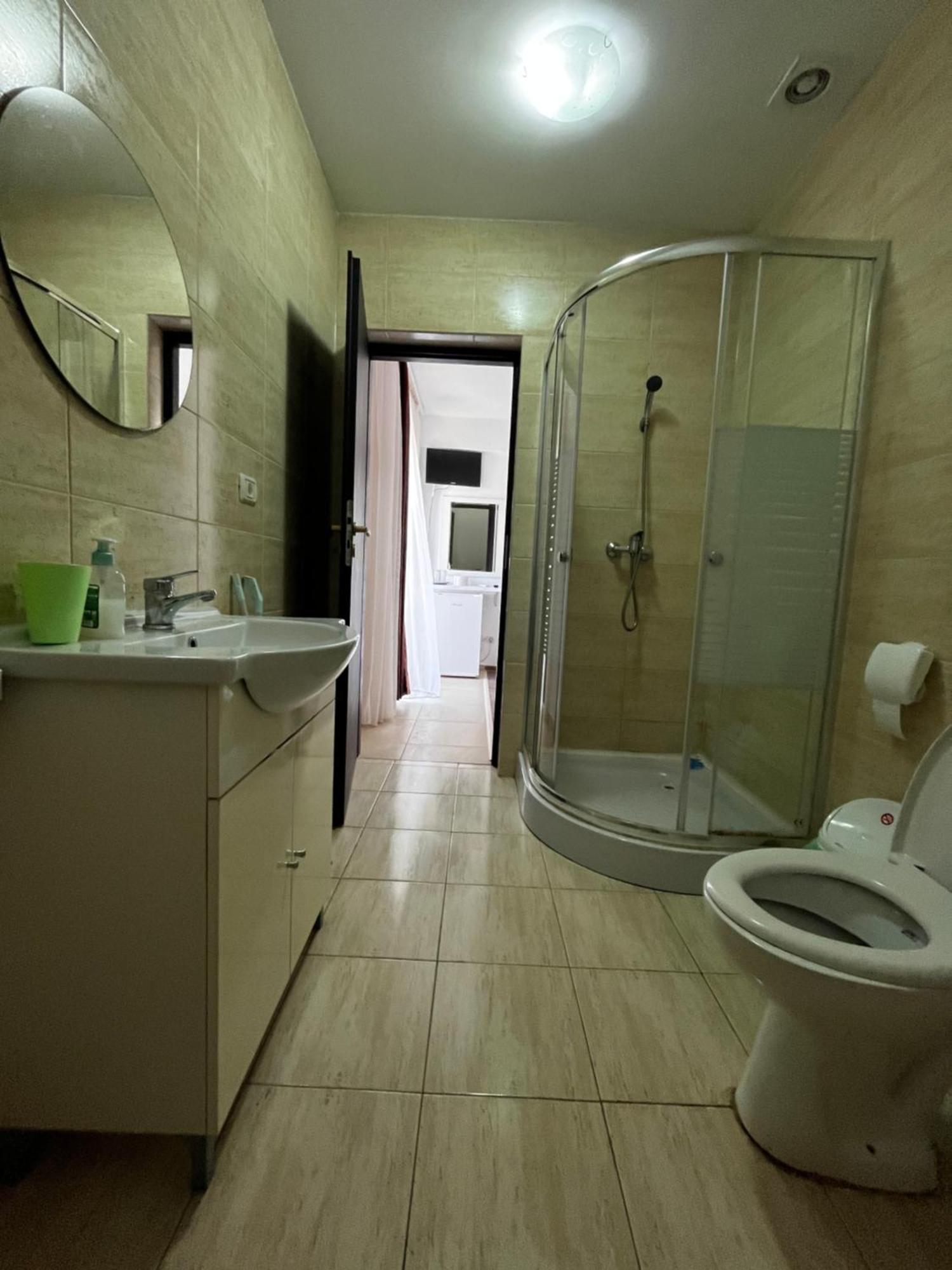 فندق Elegance كوستِنيست المظهر الخارجي الصورة