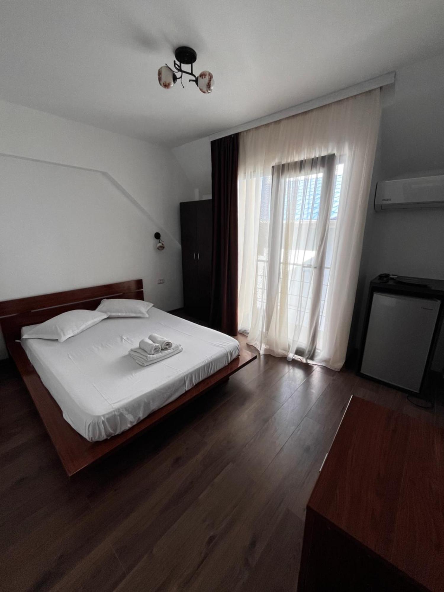 فندق Elegance كوستِنيست المظهر الخارجي الصورة