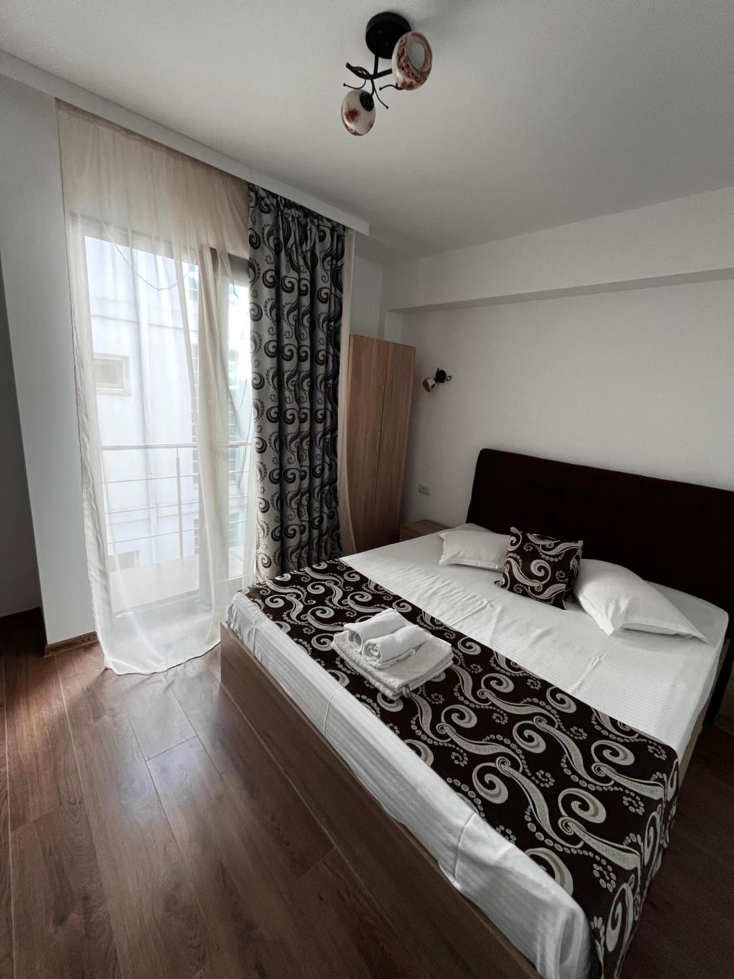 فندق Elegance كوستِنيست المظهر الخارجي الصورة
