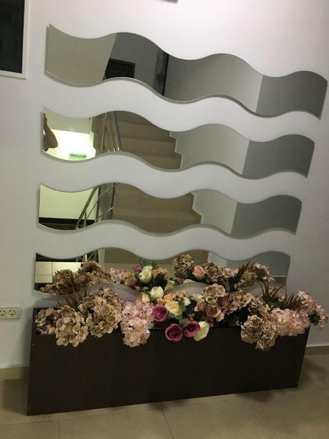 فندق Elegance كوستِنيست المظهر الخارجي الصورة