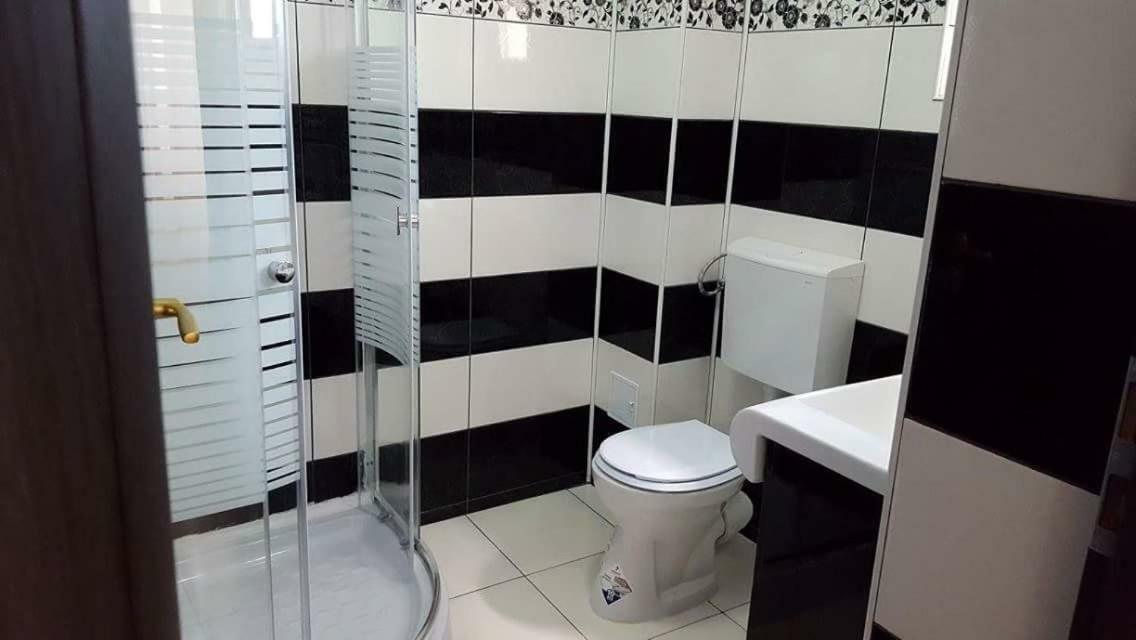 فندق Elegance كوستِنيست المظهر الخارجي الصورة